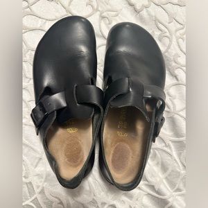 Black leather classic full Birkenstocks